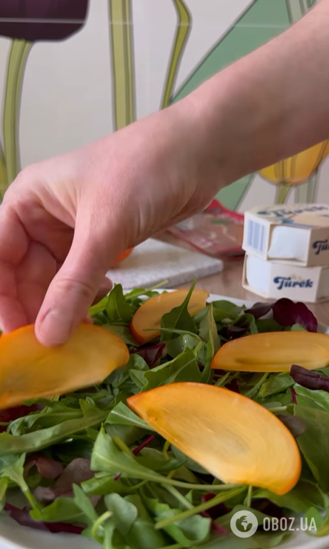 Праздничный салат с хурмой на любой случай: делимся рецептом сезонного блюда