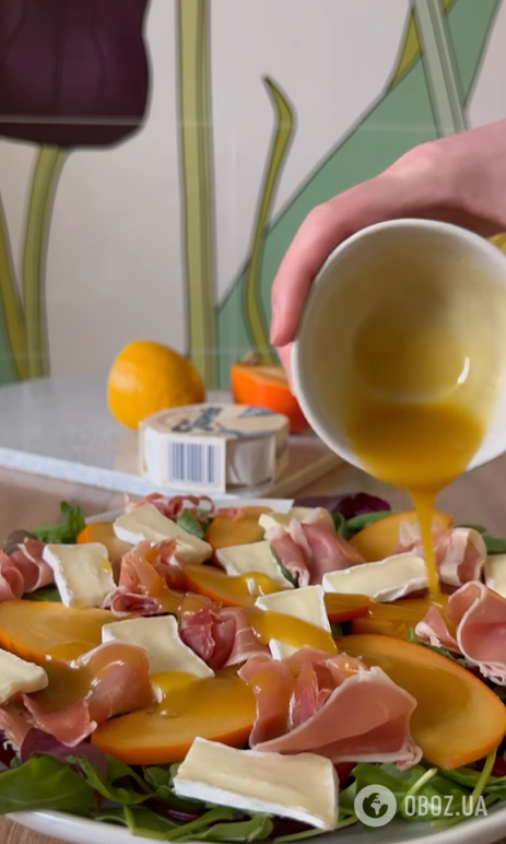 Праздничный салат с хурмой на любой случай: делимся рецептом сезонного блюда