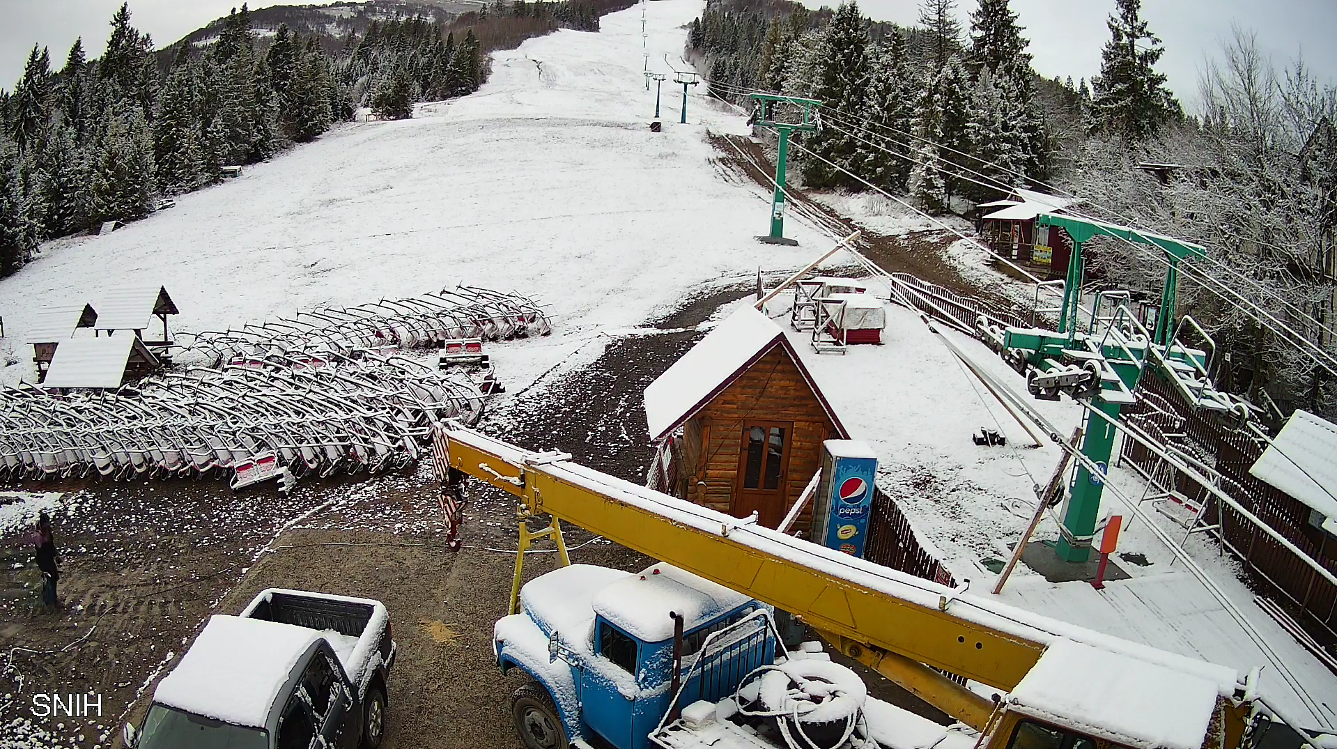 У Буковель, Татаров і не тільки завітала зима: українські курорти присипало снігом у листопаді. Фото і відео