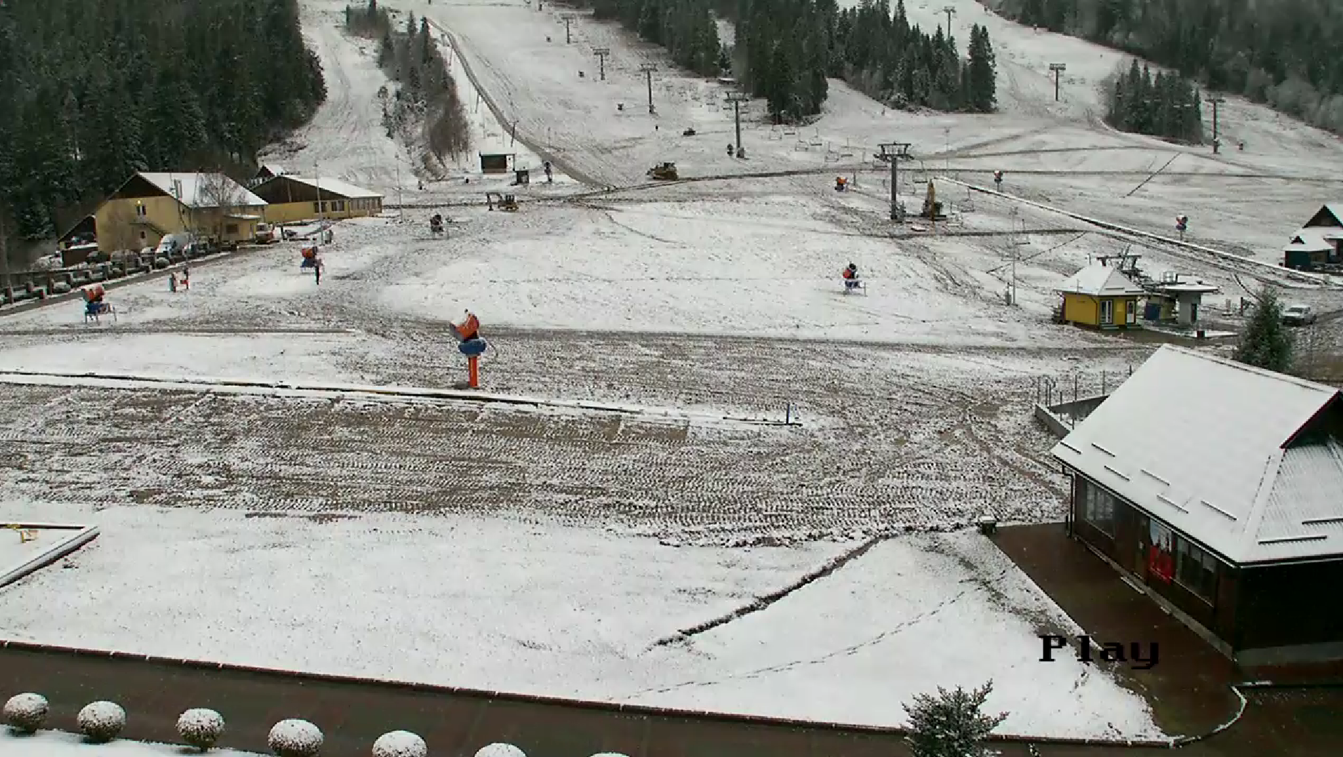 У Буковель, Татаров і не тільки завітала зима: українські курорти присипало снігом у листопаді. Фото і відео