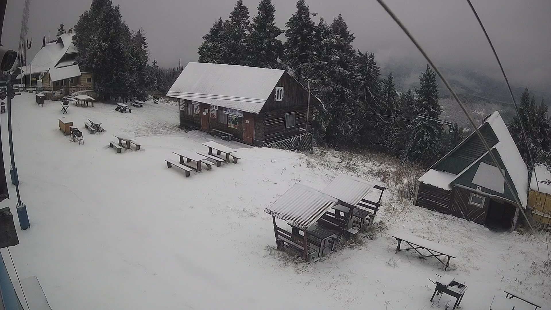 У Буковель, Татаров і не тільки завітала зима: українські курорти присипало снігом у листопаді. Фото і відео