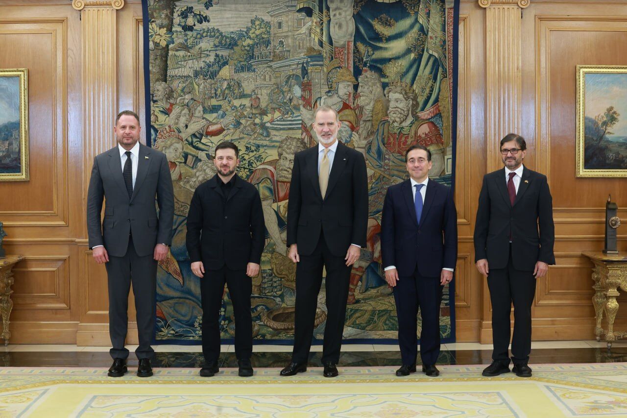 Ракеты для ПВО, боевая авиация и поставки газа: Зеленский рассказал об итогах визитов в Грецию, Францию и Испанию