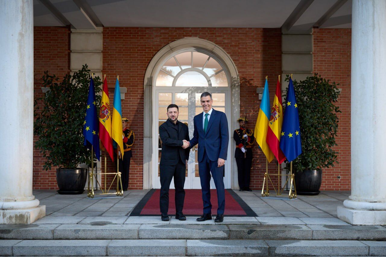 Ракеты для ПВО, боевая авиация и поставки газа: Зеленский рассказал об итогах визитов в Грецию, Францию и Испанию