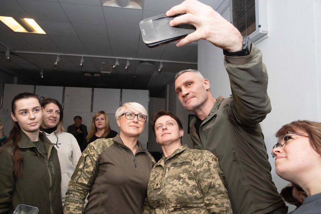 В Киеве прошел форум сообщества ветеранок: Кличко показал фото с защитницами