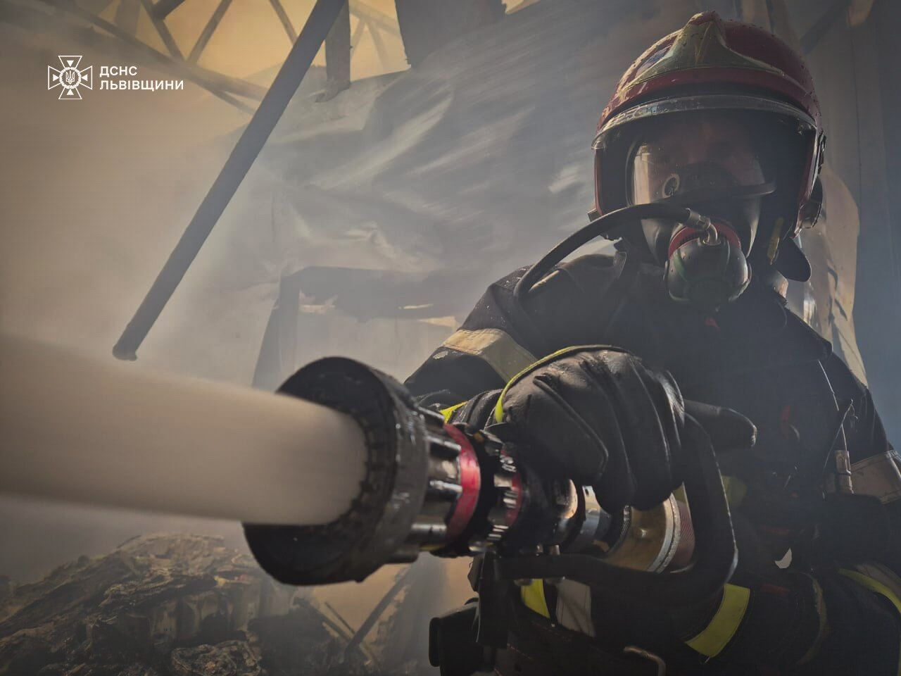 Окупанти атакували Львівщину: пошкоджено енергообʼєкт і деревообробне підприємство. Фото