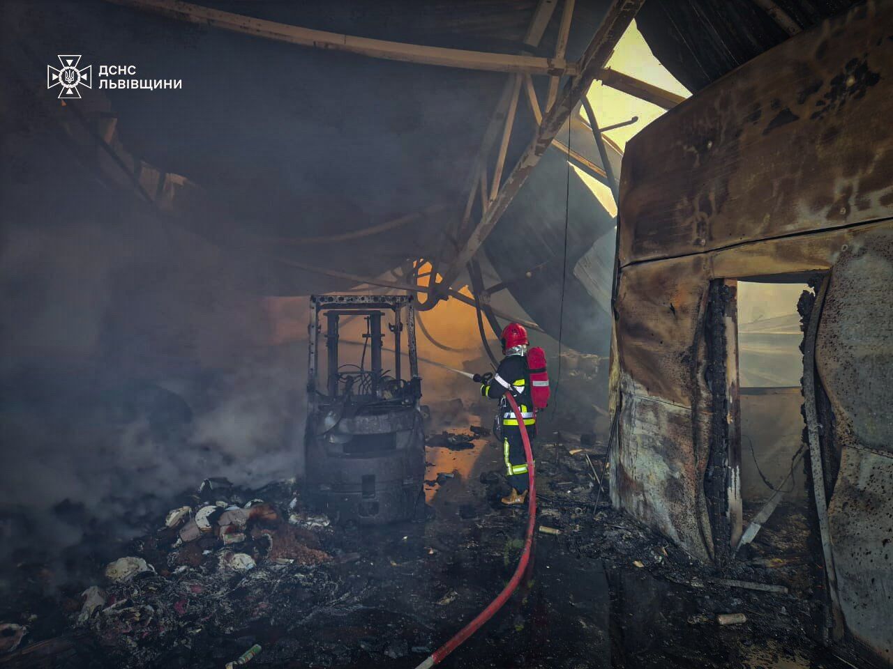 Окупанти атакували Львівщину: пошкоджено енергообʼєкт і деревообробне підприємство. Фото