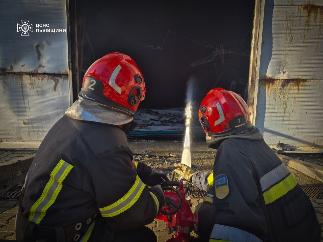 Окупанти атакували Львівщину: пошкоджено енергообʼєкт і деревообробне підприємство. Фото