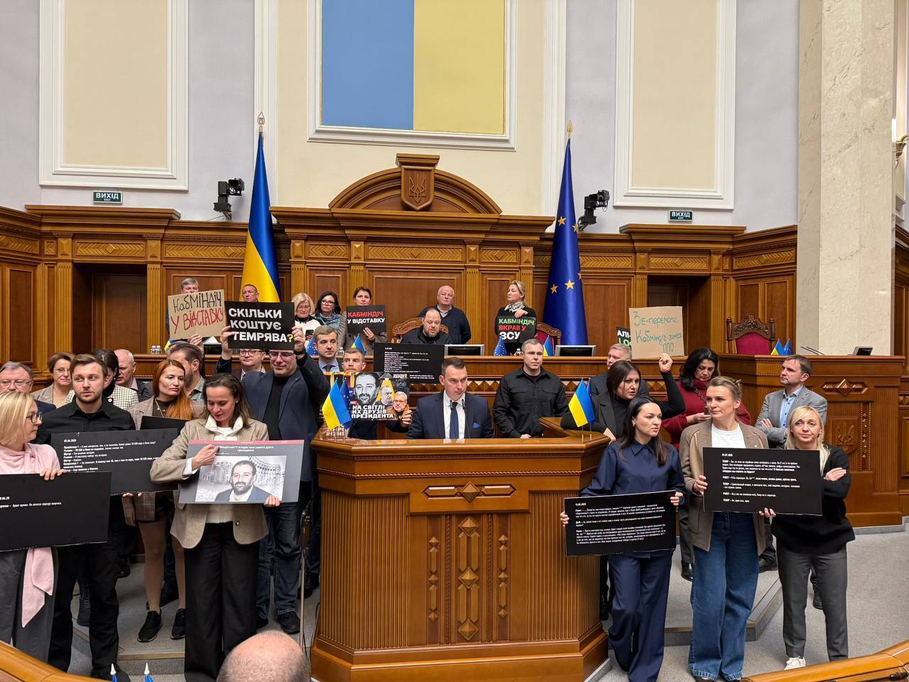 Железняк призывает уволить министров