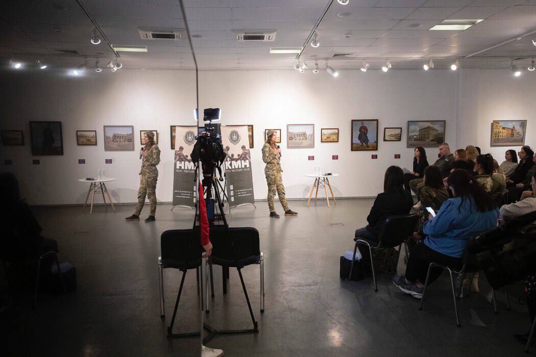 В Киеве прошел форум сообщества ветеранок: Кличко показал фото с защитницами