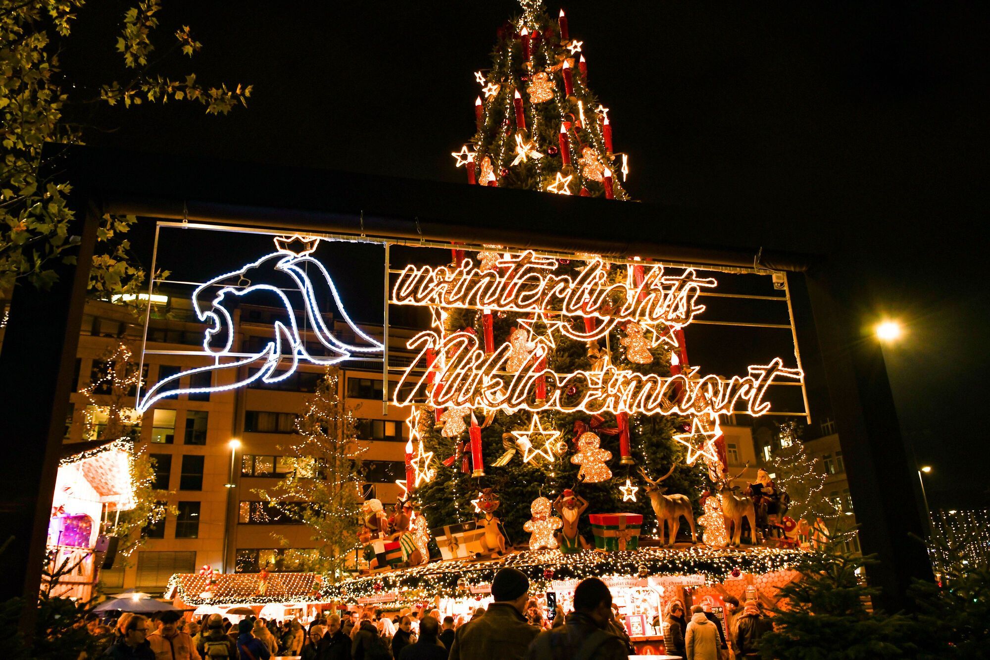 Волшебная ярмарка и бесплатный транспорт: туристам назвали "страну мечты" на Рождество