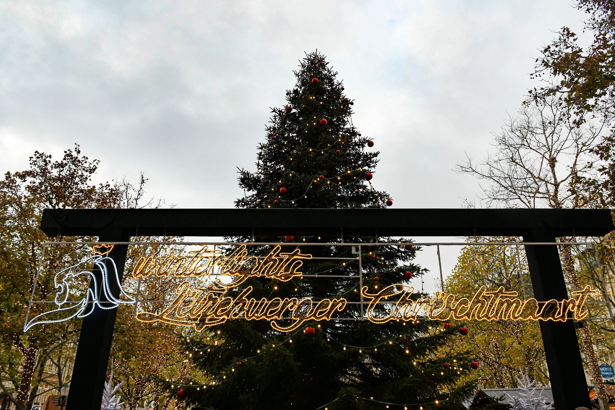 Волшебная ярмарка и бесплатный транспорт: туристам назвали "страну мечты" на Рождество