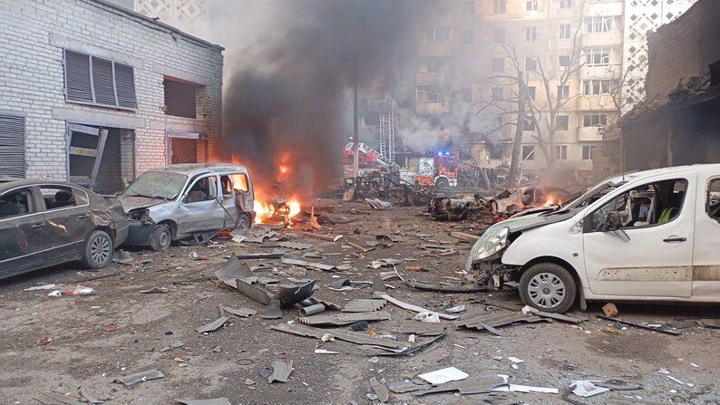 "Вибігла босоніж, наша квартира в диму": мешканці Тернополя розповіли про ворожу атаку. Фото і відео