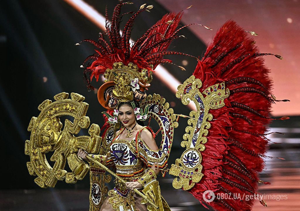 Від лампи Алладіна до піратського костюма: найдивніші національні вбрання учасниць "Міс Всесвіт 2025". Фото