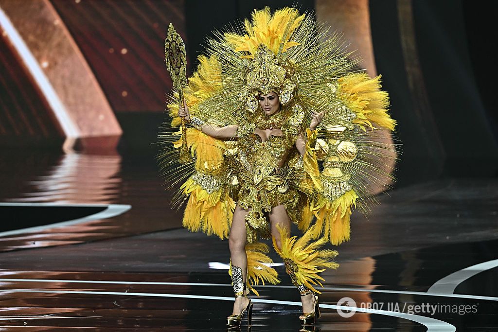 Від лампи Алладіна до піратського костюма: найдивніші національні вбрання учасниць "Міс Всесвіт 2025". Фото