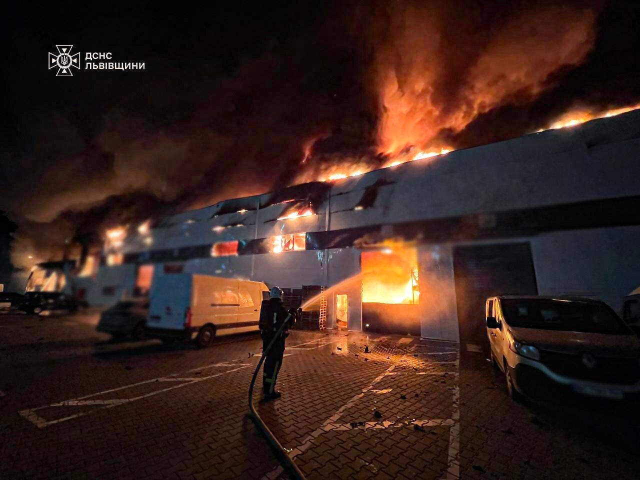 В Тернополе под завалами могут быть люди: Зеленский рассказал о последствиях атаки РФ на Украину. Фото и видео