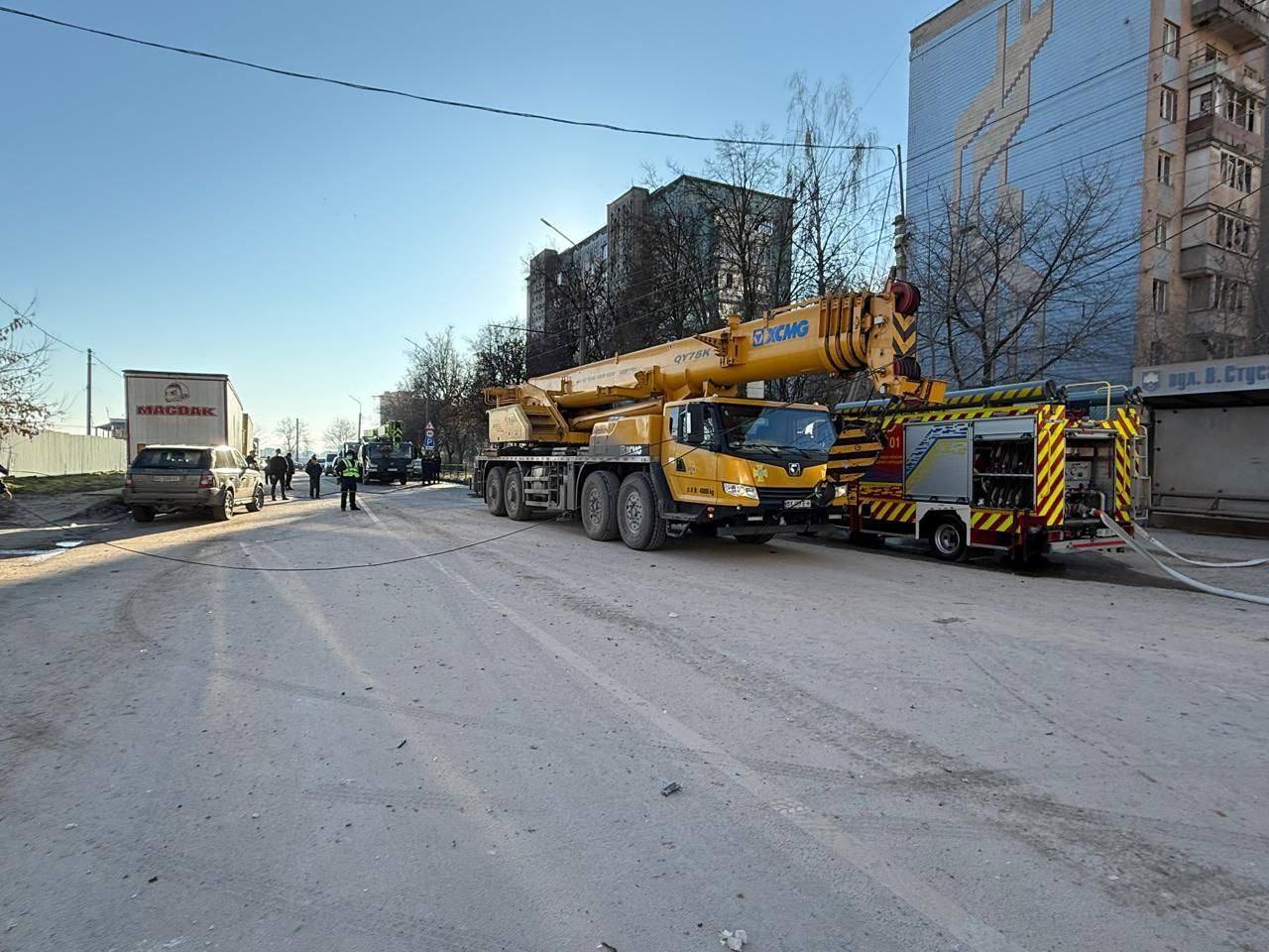 Під ударом були багатоповерхівки: кількість загиблих у Тернополі зросла до 26 людей, серед них – троє дітей. Фото й відео