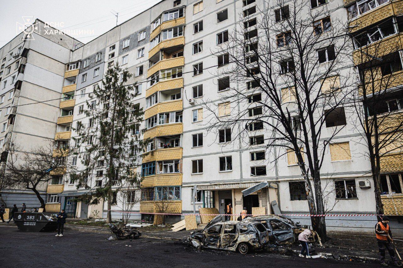 Момент російського удару по супермаркету в Харкові потрапив на відео