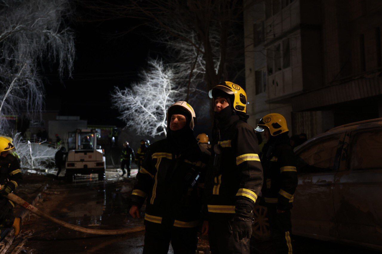 Під ударом були багатоповерхівки: кількість загиблих у Тернополі зросла до 26 людей, серед них – троє дітей. Фото й відео