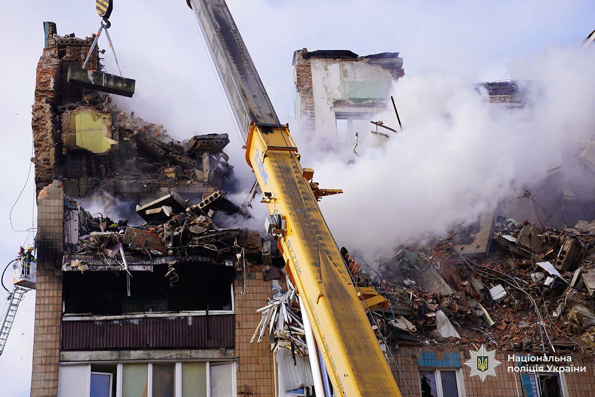 Під ударом були багатоповерхівки: кількість загиблих у Тернополі зросла до 26 людей, серед них – троє дітей. Фото й відео