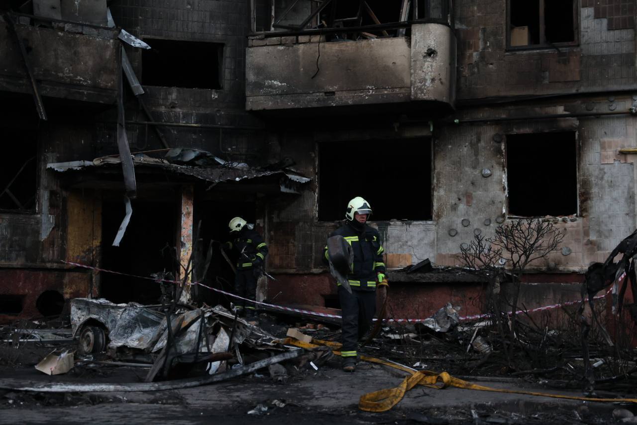 Під ударом були багатоповерхівки: кількість загиблих у Тернополі зросла до 26 людей, серед них – троє дітей. Фото й відео