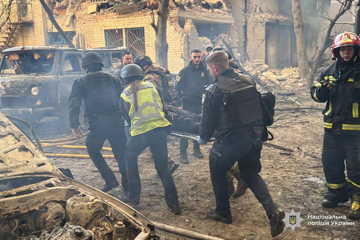 Під ударом були багатоповерхівки: кількість загиблих у Тернополі зросла до 26 людей, серед них – троє дітей. Фото й відео