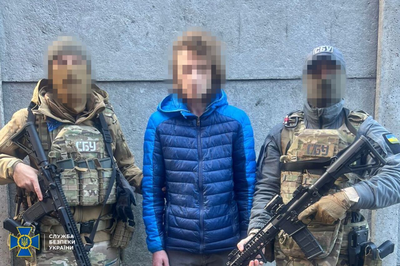 СБУ затримала інформатора ФСБ, який наводив російські удари по позиціях українських дронарів. Фото