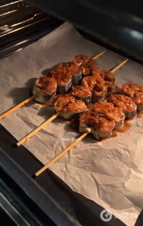 Вместо шашлыка: как вкусно запечь скумбрию на шпажках