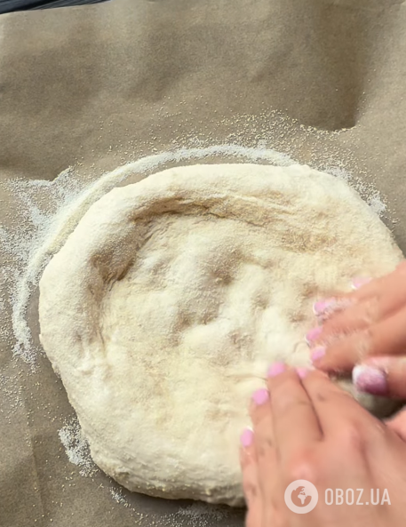 На чем приготовить тесто для тонкой домашней пиццы: рецепт, который получится у всех