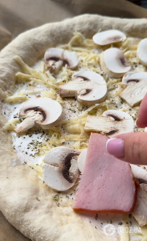 На чем приготовить тесто для тонкой домашней пиццы: рецепт, который получится у всех