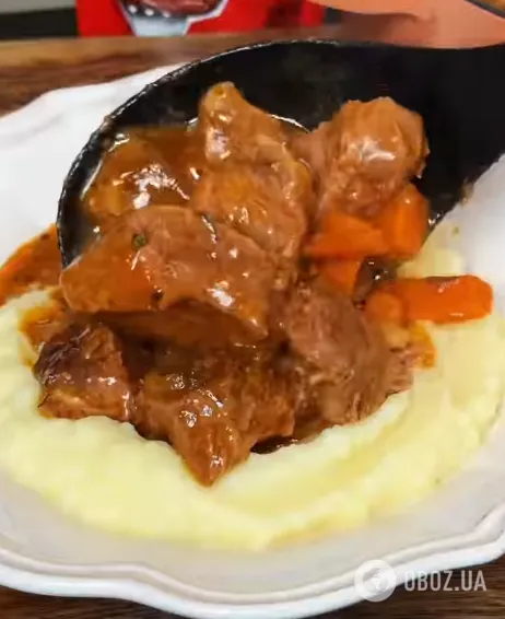 Соковита тушкована яловичина до картопляного пюре: як приготувати