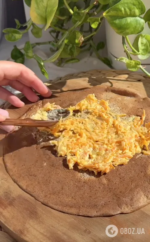 Печінковий торт для новорічного столу: ділимося простим рецептом ситної закуски