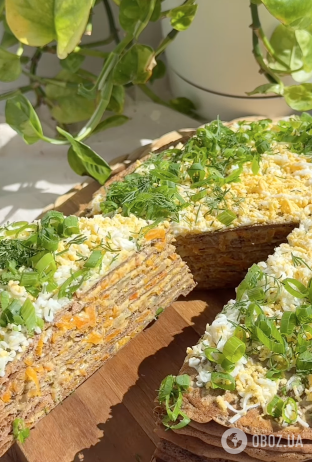 Печінковий торт для новорічного столу: ділимося простим рецептом ситної закуски