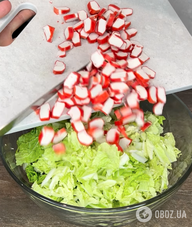 Вкусный салат из пекинской капусты и крабовых палочек для праздничного стола: готовится блюдо 5 минут