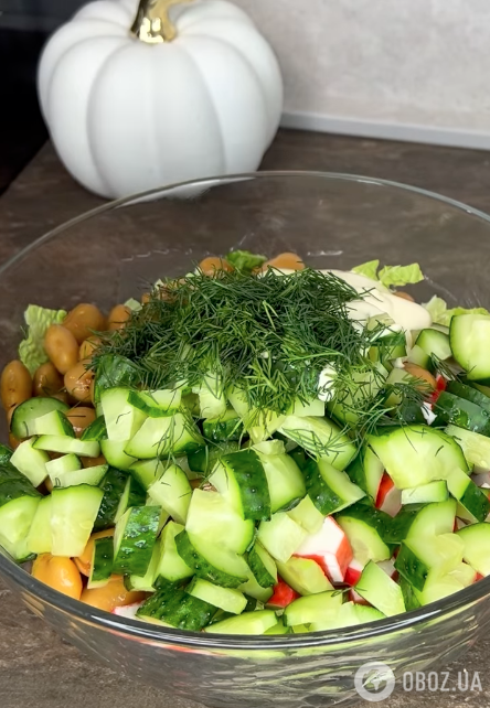 Вкусный салат из пекинской капусты и крабовых палочек для праздничного стола: готовится блюдо 5 минут