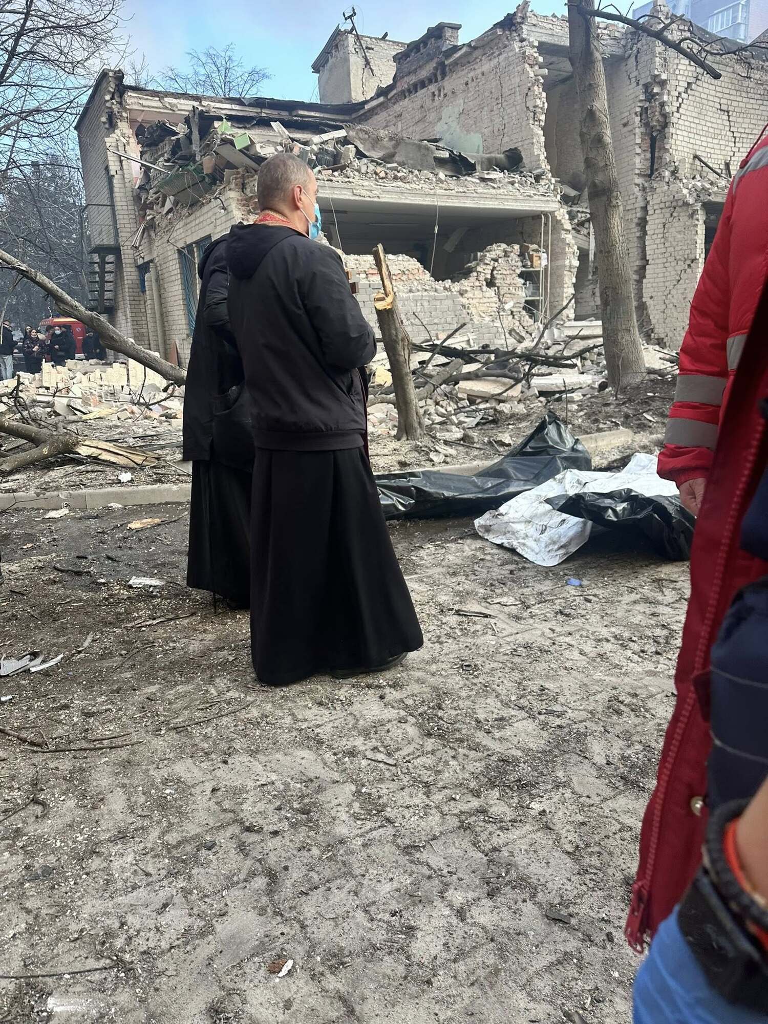 Дим над руїнами і тіла невинних жертв: мережу вразили фото із Тернополя, який атакувала Росія