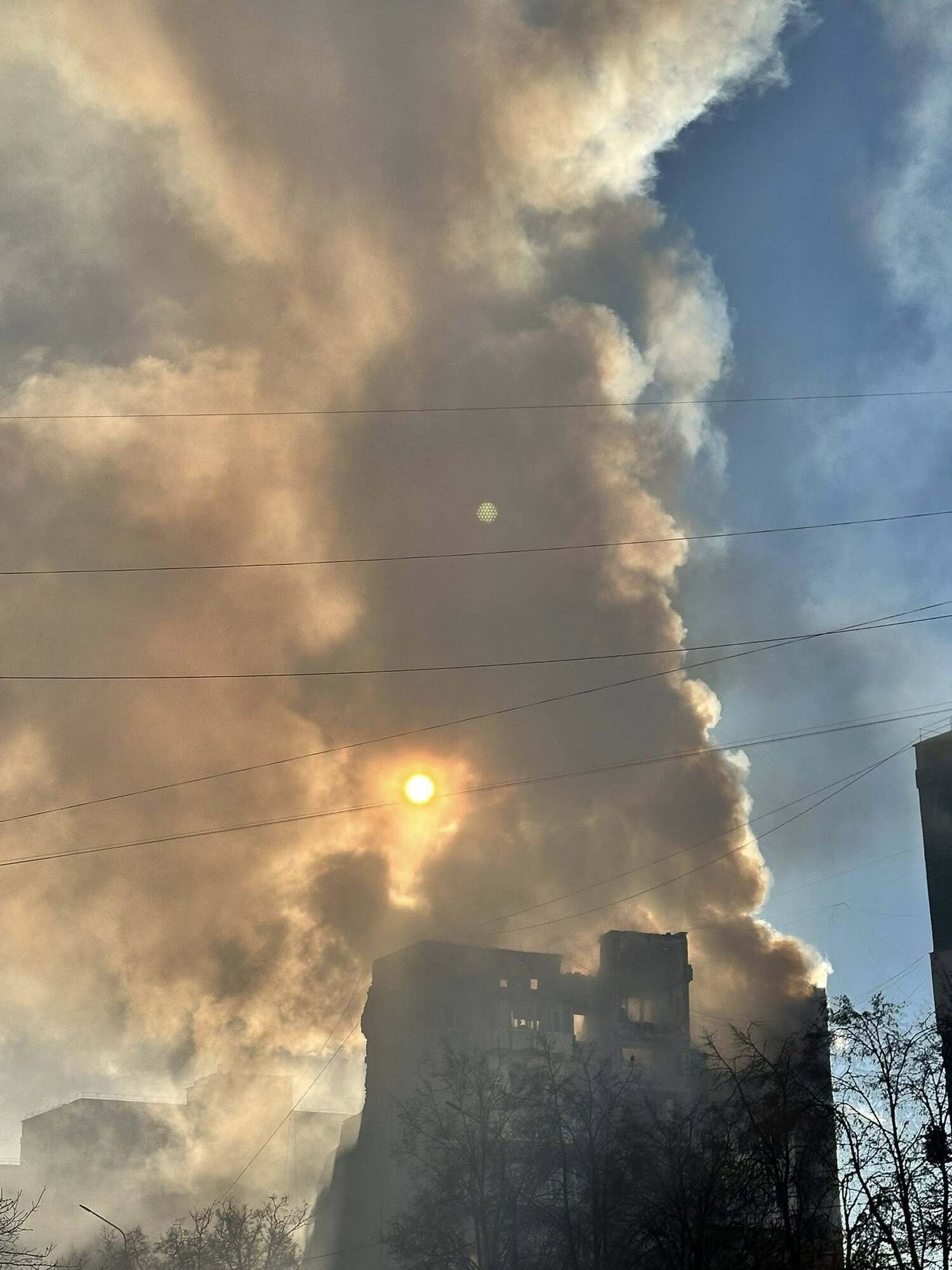 Дим над руїнами і тіла невинних жертв: мережу вразили фото із Тернополя, який атакувала Росія