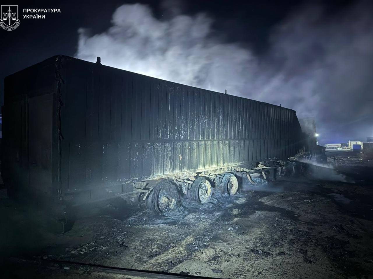 Оккупанты атаковали Одесскую область дронами, произошел пожар на автостоянке: два человека погибли, есть раненые. Фото и видео