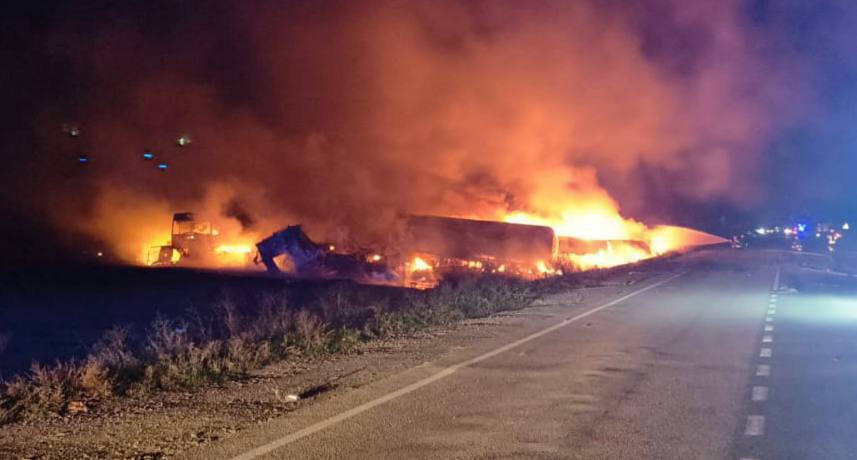 Оккупанты атаковали Одесскую область дронами, произошел пожар на автостоянке: два человека погибли, есть раненые. Фото и видео