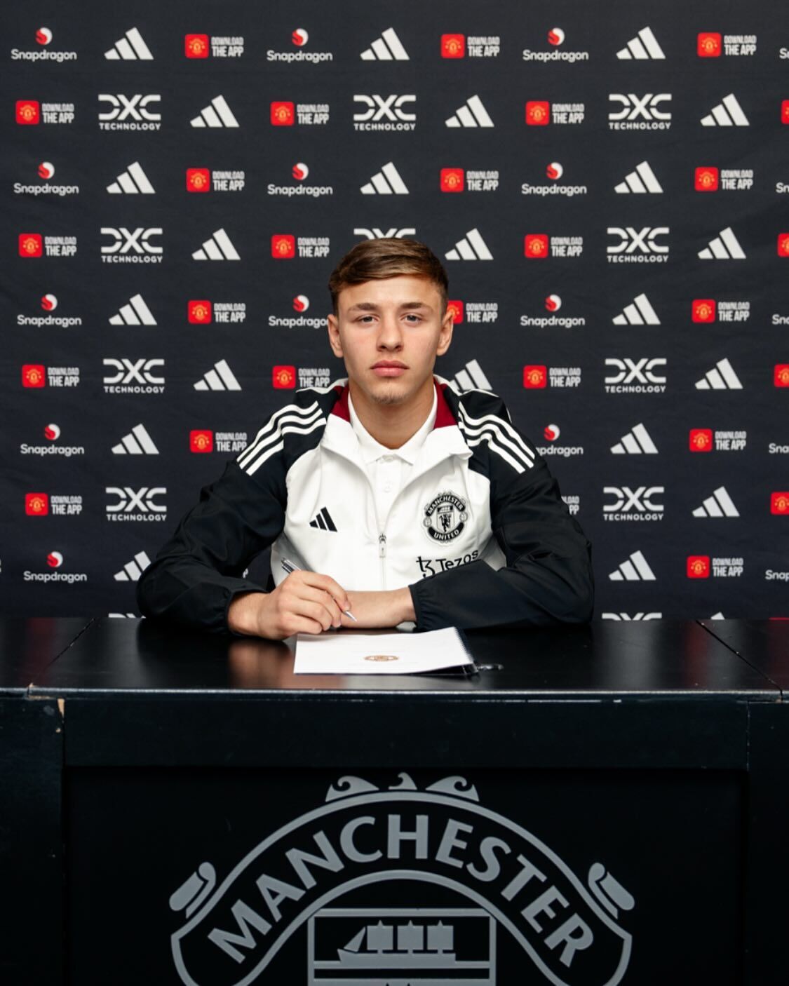 Футболист "Манчестер Юнайтед" ради России отказался от гражданства Англии. Пропагандисты РФ устроили вакханалию и были опозорены