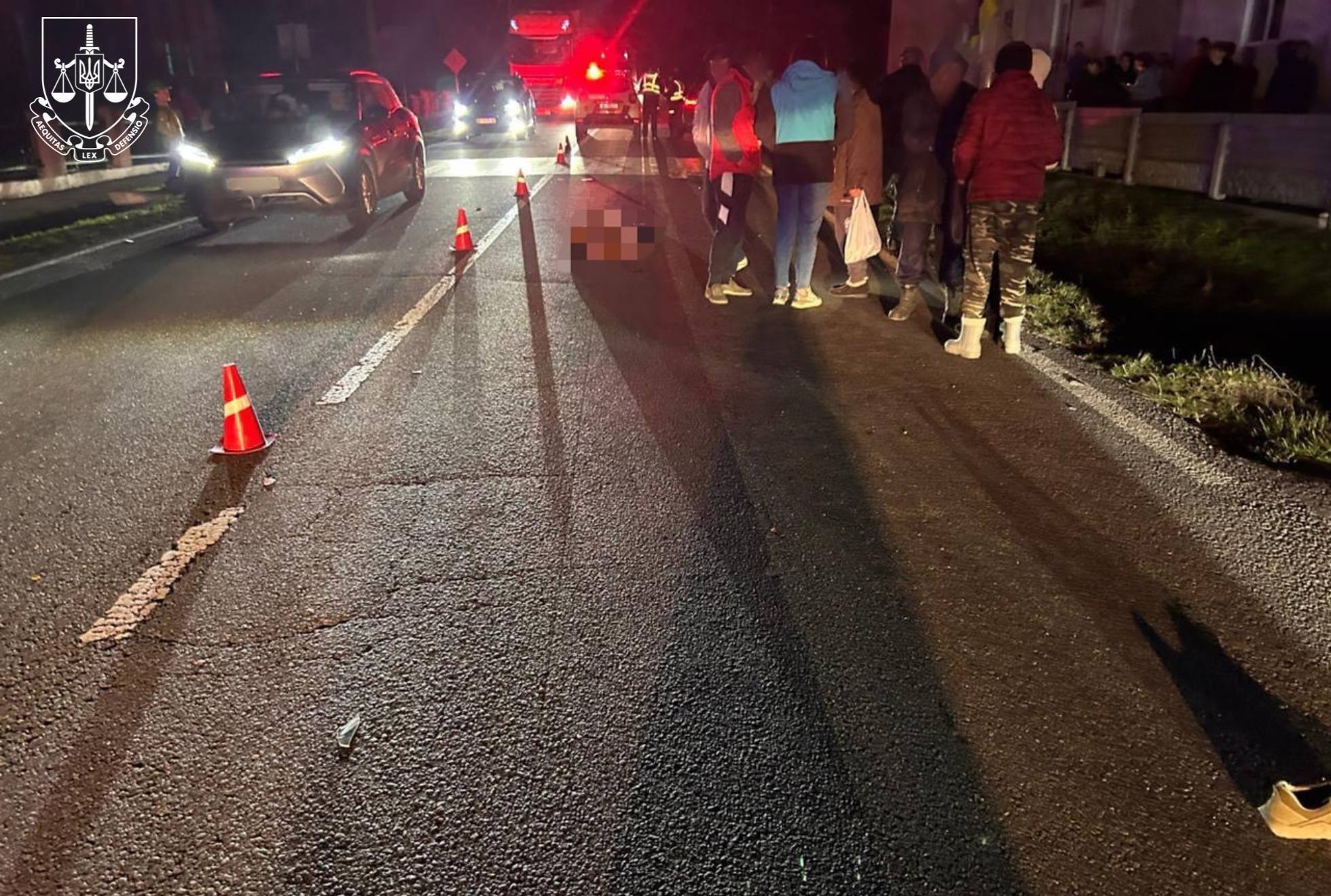 На Прикарпатті суддя на Lexus збила двох пішоходів: один загинув на місці. Фото