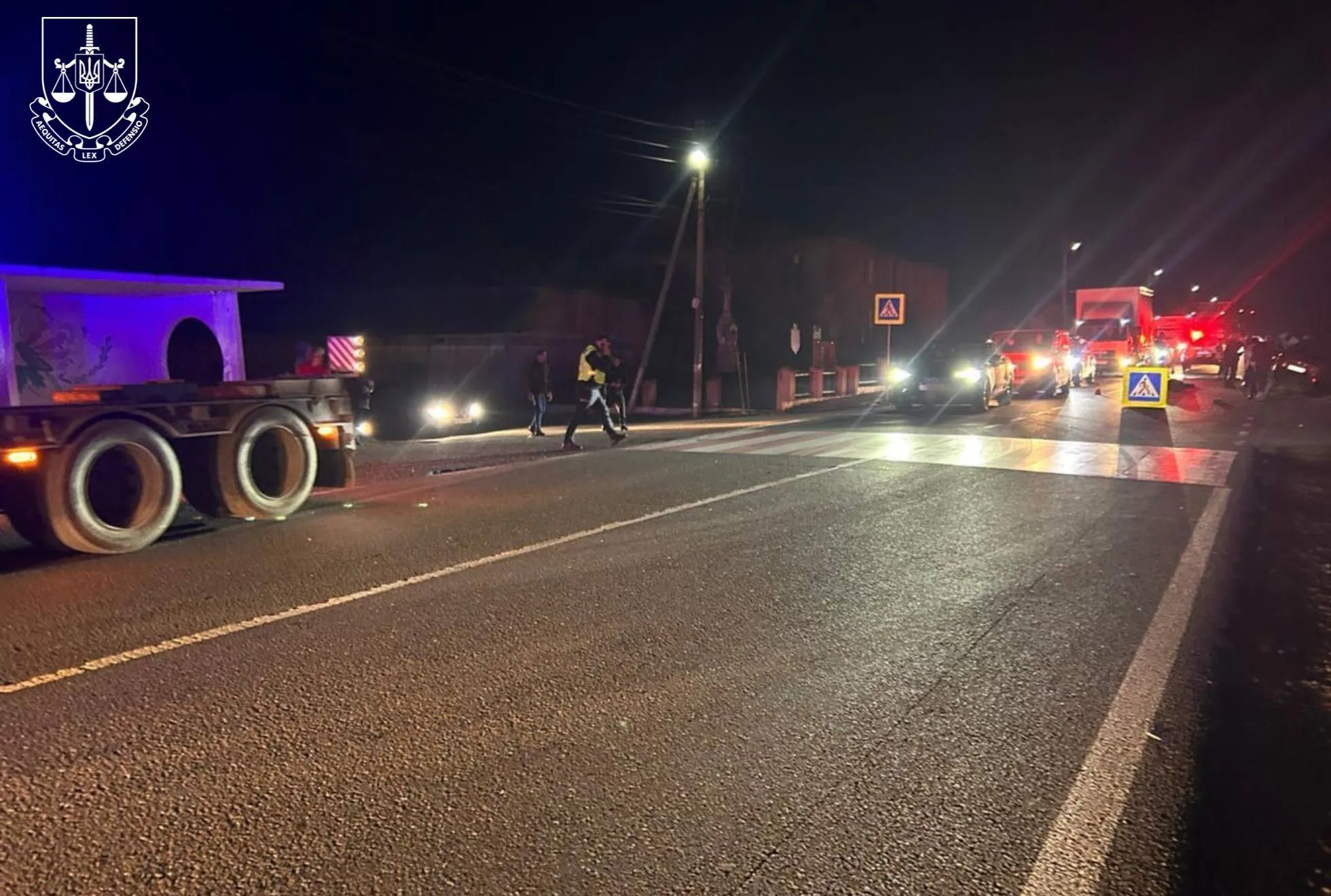 На Прикарпатті суддя на Lexus збила двох пішоходів: один загинув на місці. Фото