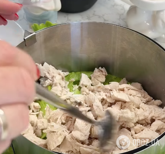 Салат "Анастасія" для святкового столу: ділимося простим рецептом ефектної страви