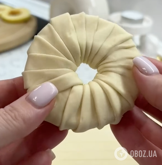 Смачніше, ніж будь-який пиріг: ароматні яблучні кільця з корицею та листковим тістом