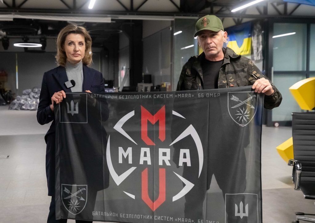 Поедут по всей стране: Порошенко передали в войско 900 тысяч квадратных метров основ для маскировочных сеток