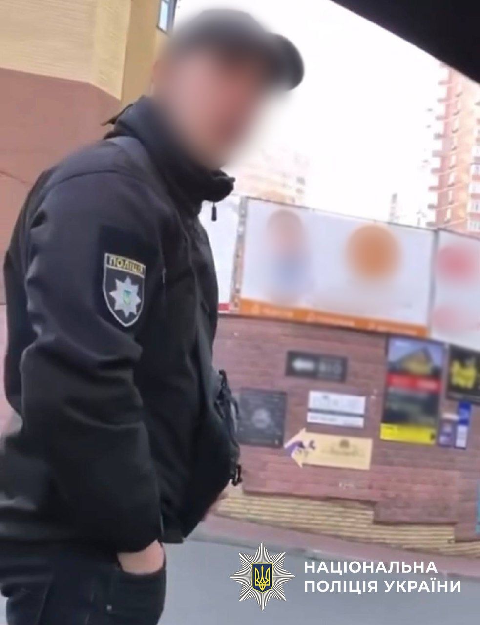 У формі поліцейського знімав провокативні ролики заради лайків: у Києві викрили чергового блогера. Подробиці та фото