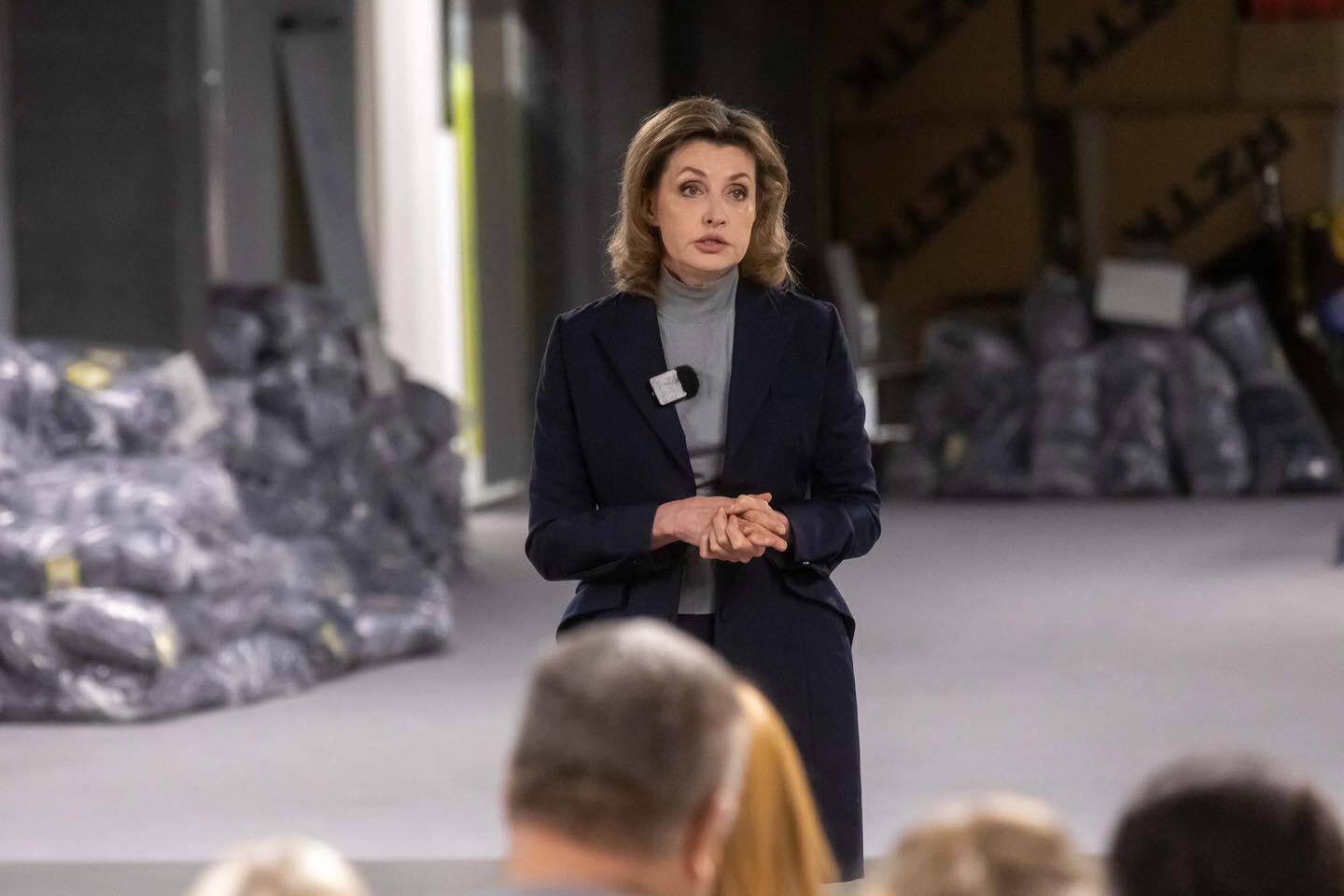 Поедут по всей стране: Порошенко передали в войско 900 тысяч квадратных метров основ для маскировочных сеток