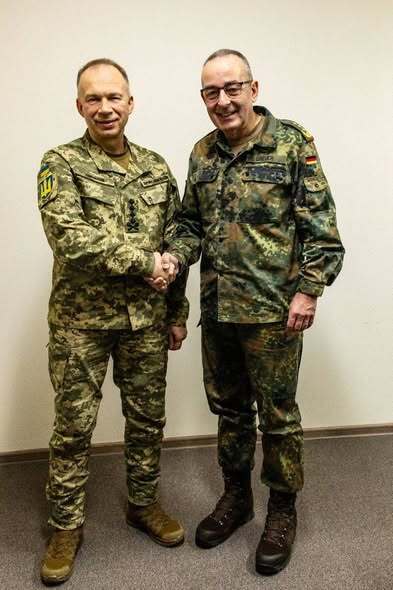 Зміцнення повітряного щита: Сирський обговорив ситуацію на полі бою і терор ворога з генералом Бундесверу. Фото