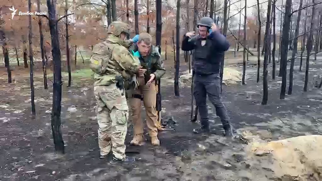 Российский FPV-дрон атаковал эвакуационное авто под Лиманом: пострадал волонтер из США. Видео