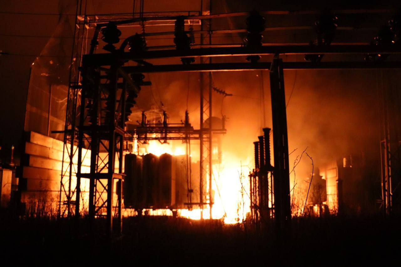 Без світла 16 тис. осіб: у Росії поскаржилися на атаки на електропідстанції. Фото