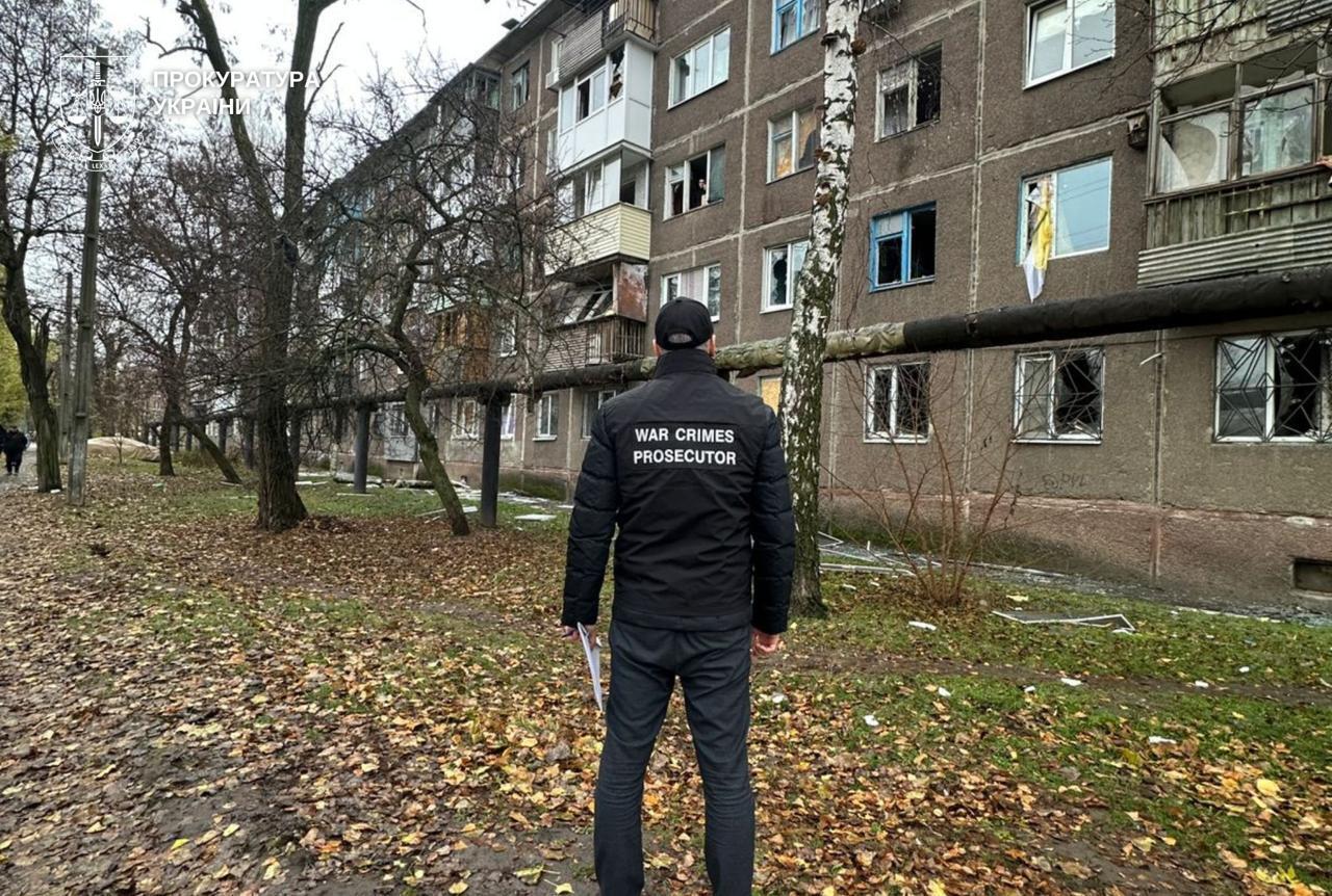 На Дніпропетровщині внаслідок ворожих атак сталися пожежі, постраждали троє чоловіків. Фото